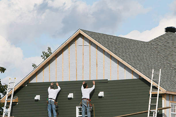 Professional Siding Replacement technician working in Broadway, VA
